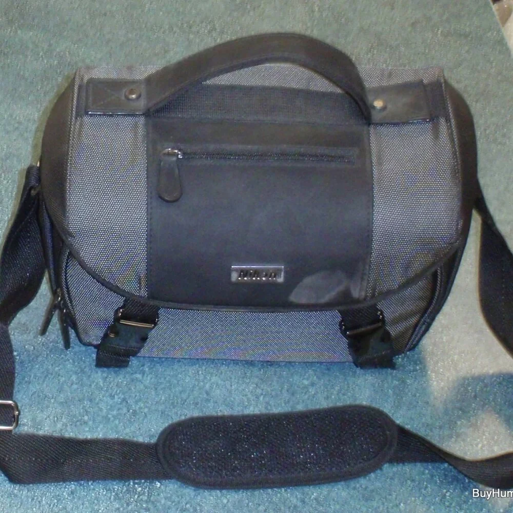 Nikon 17001 Deluxe Digital SLR DSLR Black Padded Shoulder Strap Camera Case Bag